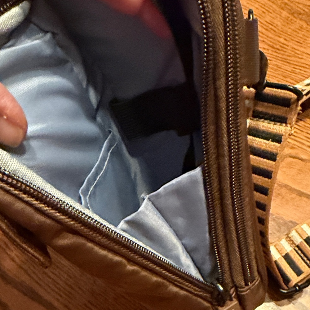 Elegant Brown crossbody Bag with Patterned Strap - Picture 5 of 7